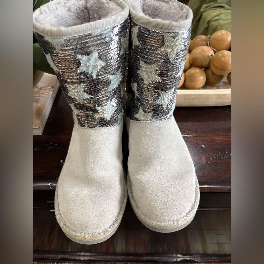 UGG Sequin Star Embellished Shearling Lined Boots - Light Gray